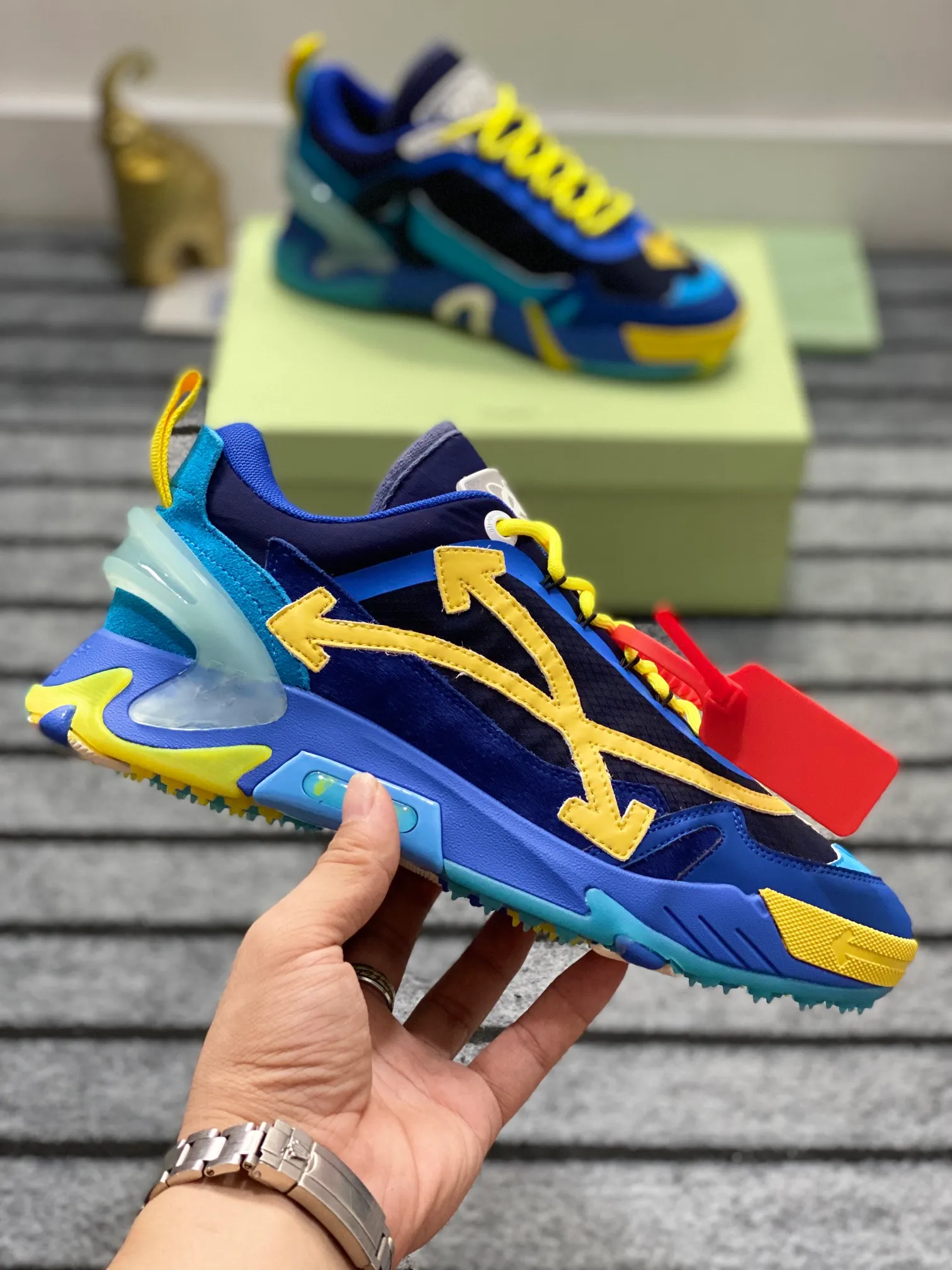 Men's shoes 💰640🌼【New】High-end boutique-OFF-WHITE x Air Jordan】1 The joint shoe design has been highly concerned by everyone. The new shoes are shown in the popular Chicago bull white and yellow LOGO color scheme. The shoe body is made of cowhide stitching and other materials. In addition to the X hidden on the inside of the leather, the oversized Swoosh, OFF-WHITE for Nike, and Air Jordan 1Birth information and the word AIR are displayed on both sides of the shoe, and OFF-WHITE's iconic details can be seen on the TPU sole and insole. You can choose a pair if you like the style. Size: 38-45 (45 customized